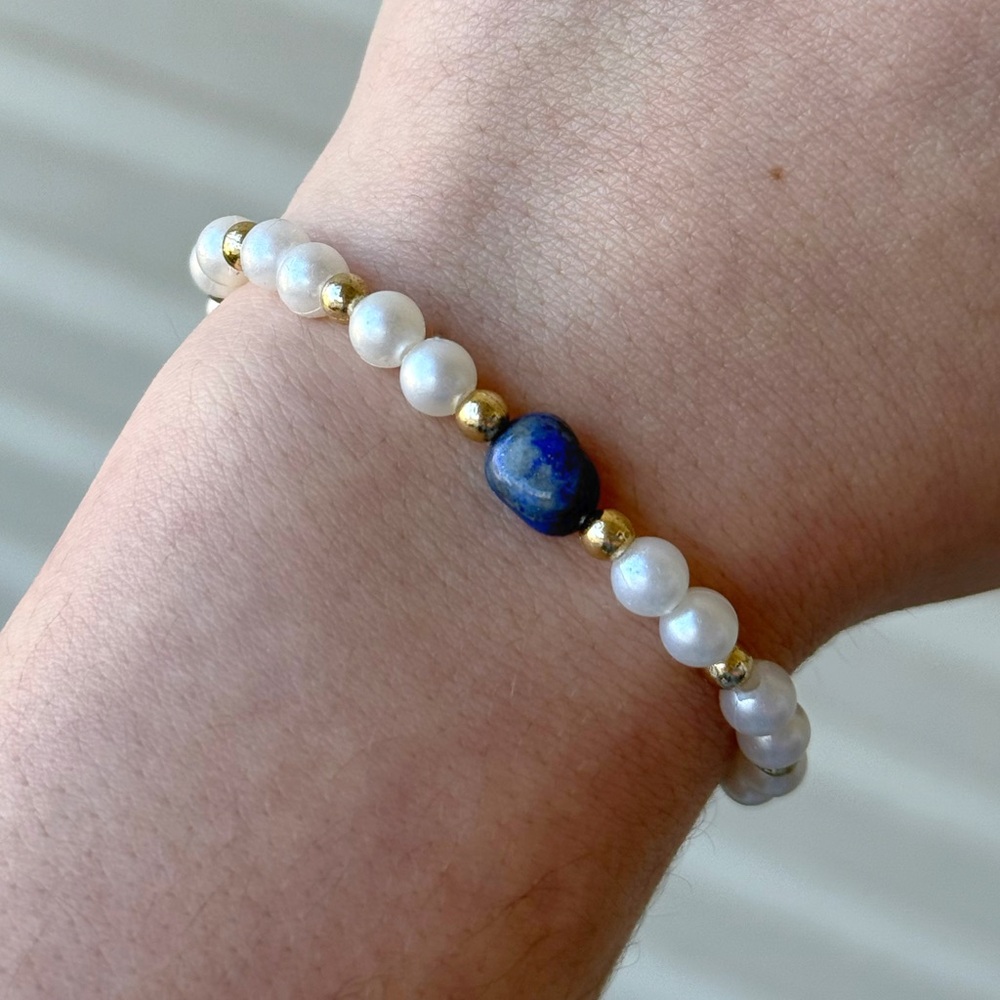 Elegant Pearl and Lapis Bracelet